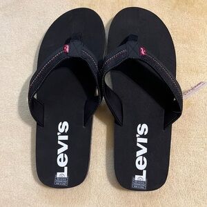 Levi’s flipflops